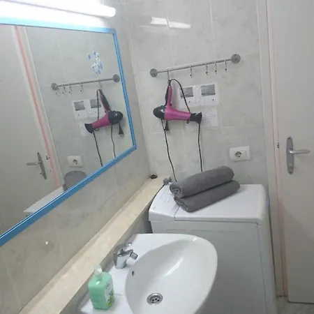 Beach And Pool In Appartement