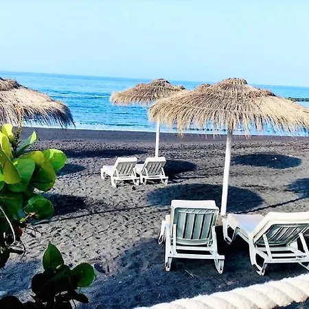 Beach And Pool In Appartement Playa de las Américas